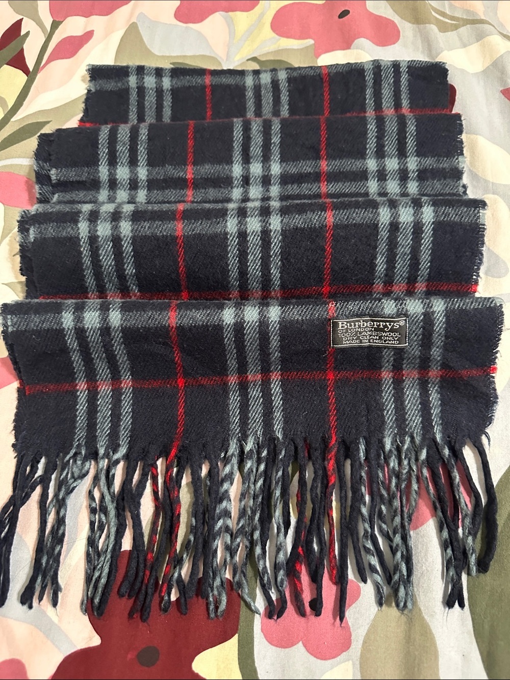 Burberrys Vintage Plaid Wool Scarf Unisex